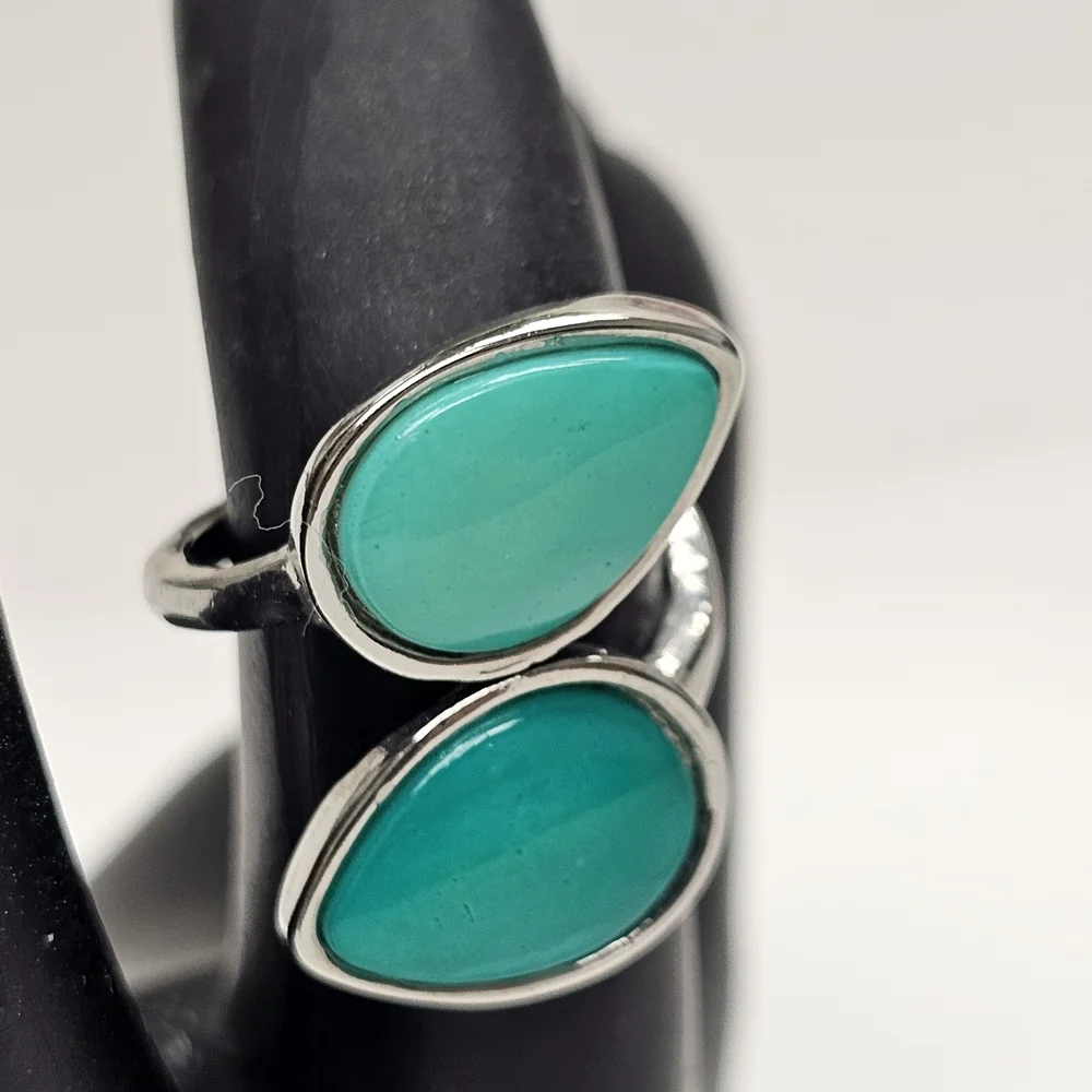 Elegant Silver Turquoise Ring